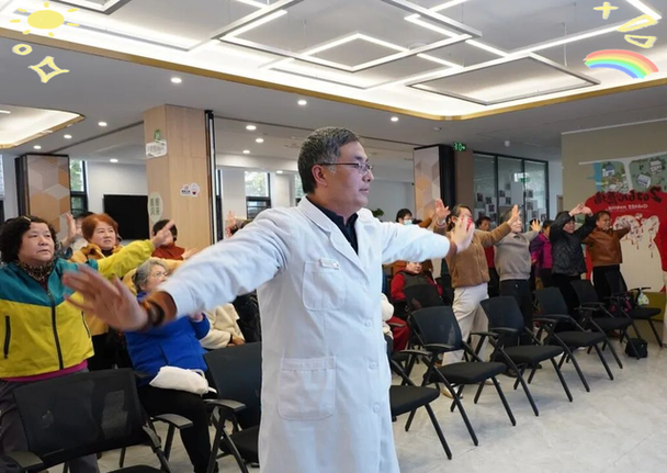 移动诊所进社区，名中医送健康到家门口